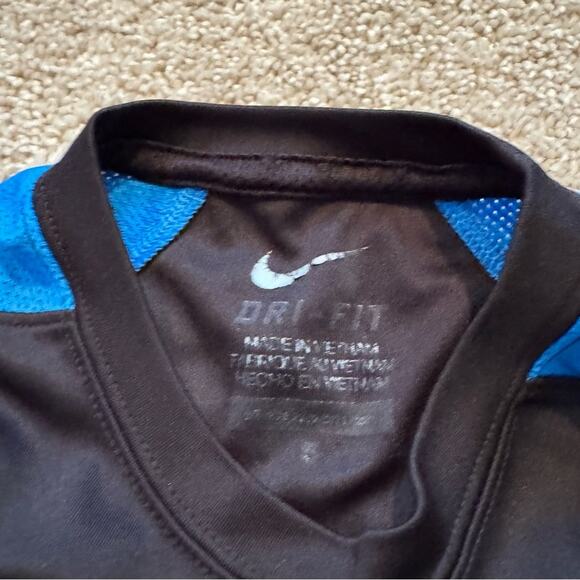 Nike Dri-Fit Boys Sleeveless Stay Dry Tank Top Size 5 Black Blue Swoosh - Picture 3 of 4